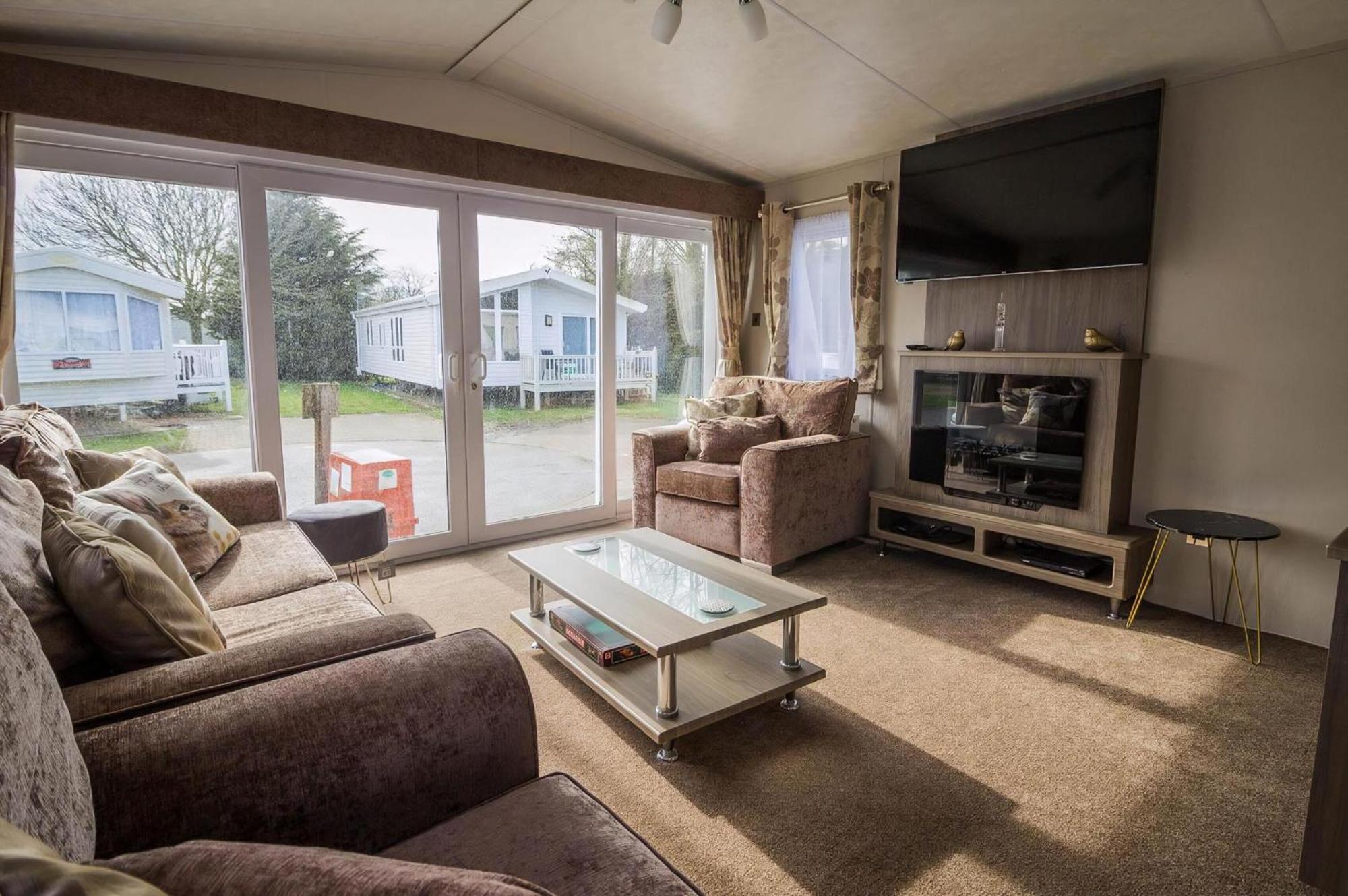 Modern 6 Berth Caravan At Highfield Grange In Essex Ref 26609P Clacton-on-Sea Exterior photo